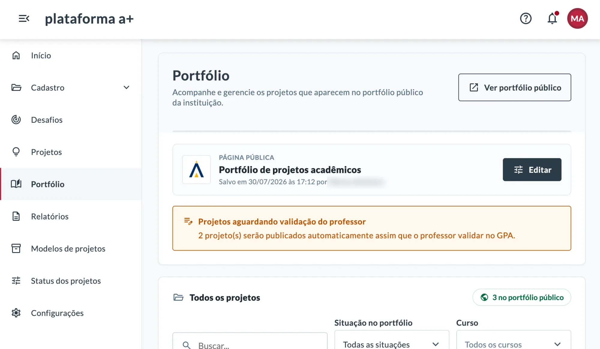 The portfolio management screen: the public page, a notice about projects waiting for validation, and the count of projects already public. The editor's name is blurred.
